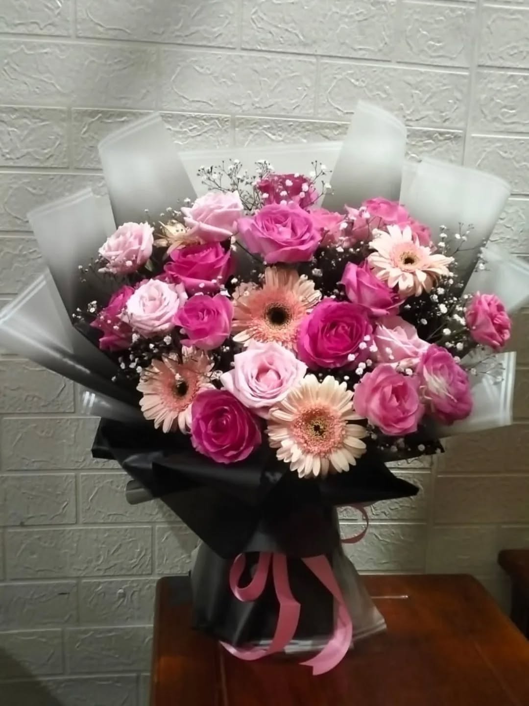 Buket Rangkaian Bunga Romantis - Handbucket Khanaya Florist Medan